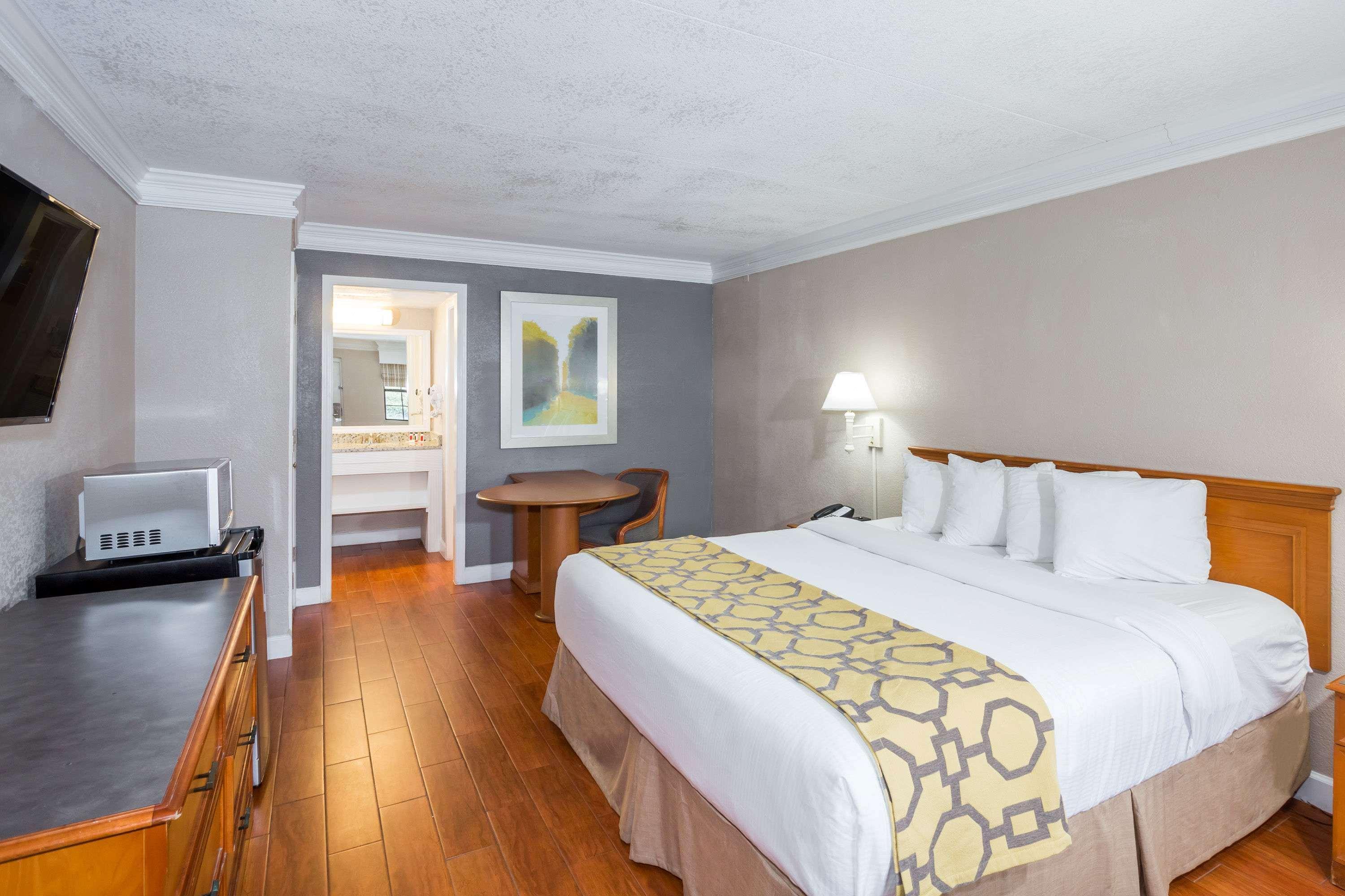 Casa Bella Inn & Suites Extended Stay Таллахасси Экстерьер фото