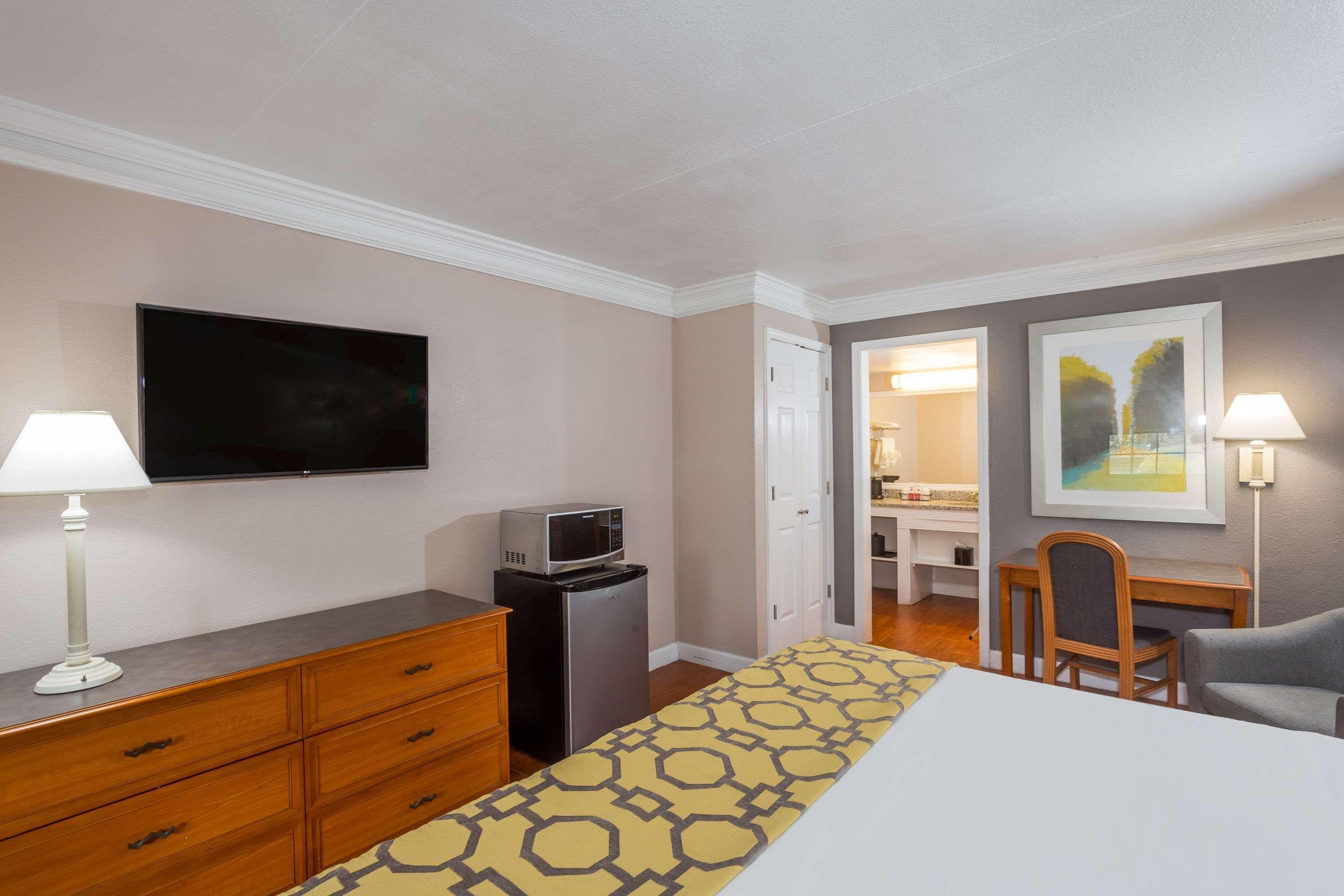 Casa Bella Inn & Suites Extended Stay Таллахасси Экстерьер фото